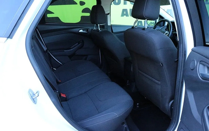 Ford Focus cena 33900 przebieg: 160000, rok produkcji 2014 z Nowa Dęba małe 379